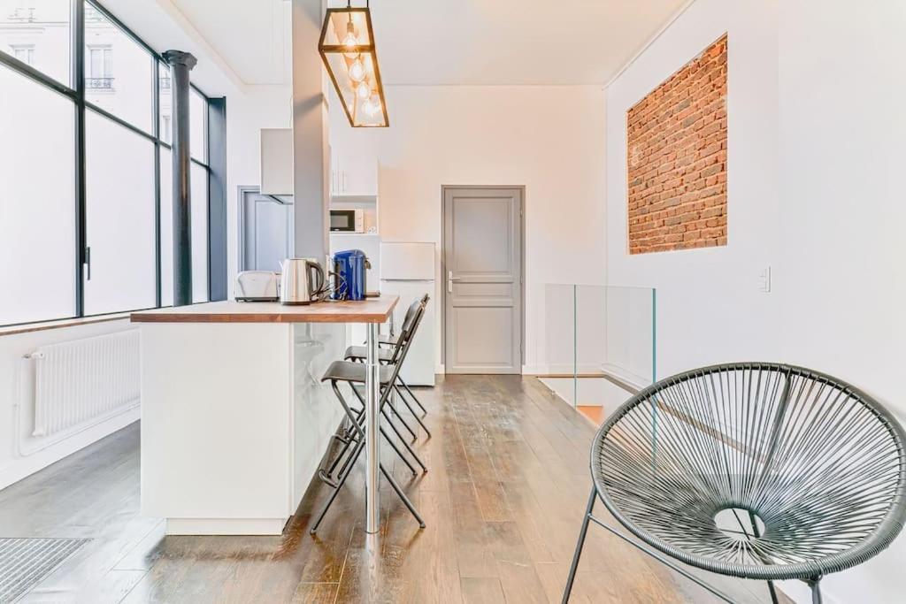 Renovated Design In Montparnasse Parigi
